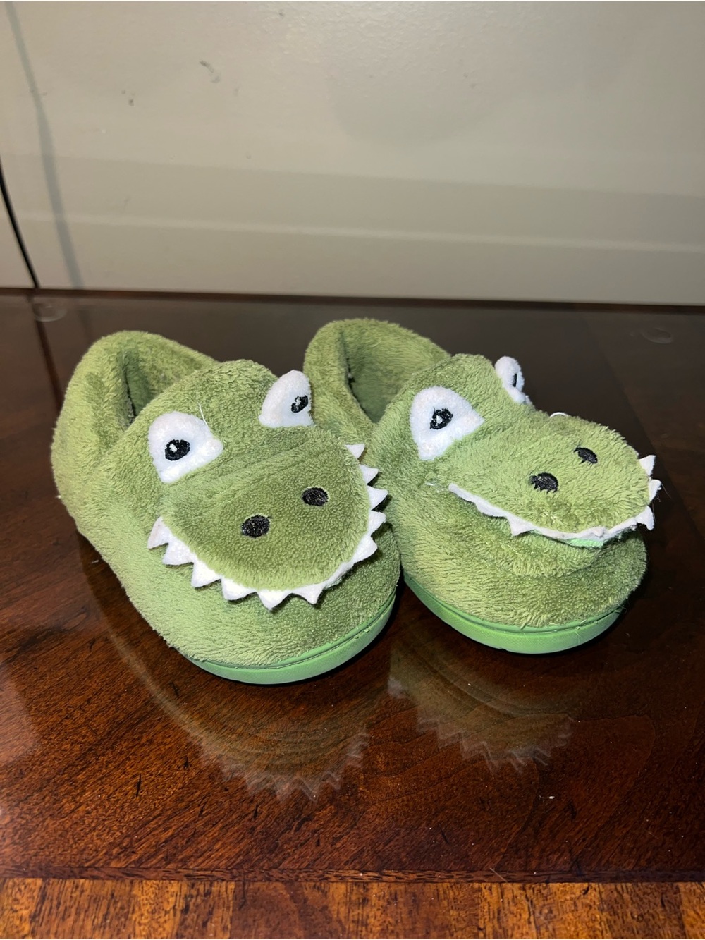 Kids Green Dinosaur Plush Slippers - Cozy Animal Slip-Ons